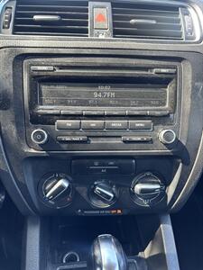 2013 Volkswagen Jetta SE PZEV   - Photo 8 - Riverside, CA 92505