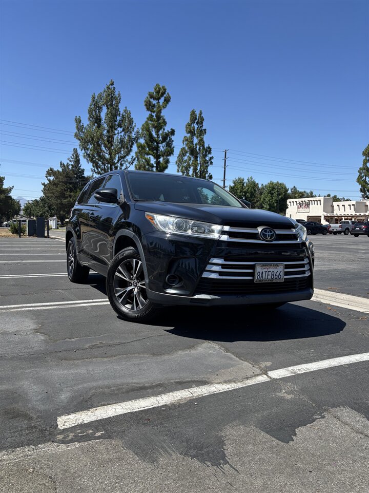 2017 Toyota Highlander LE - Photo 1 - Riverside, CA 92505