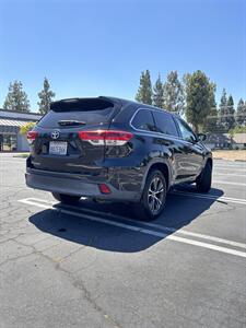 2017 Toyota Highlander LE   - Photo 4 - Riverside, CA 92505