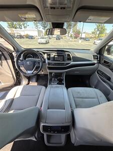 2017 Toyota Highlander LE   - Photo 10 - Riverside, CA 92505