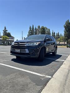 2017 Toyota Highlander LE   - Photo 2 - Riverside, CA 92505