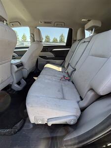 2017 Toyota Highlander LE   - Photo 7 - Riverside, CA 92505