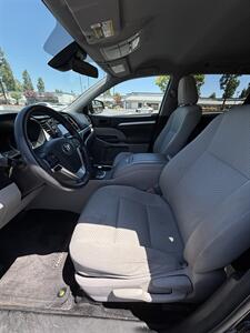 2017 Toyota Highlander LE   - Photo 6 - Riverside, CA 92505