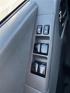 2011 Nissan Frontier SV V6 - Photo 14 - Riverside, CA 92505