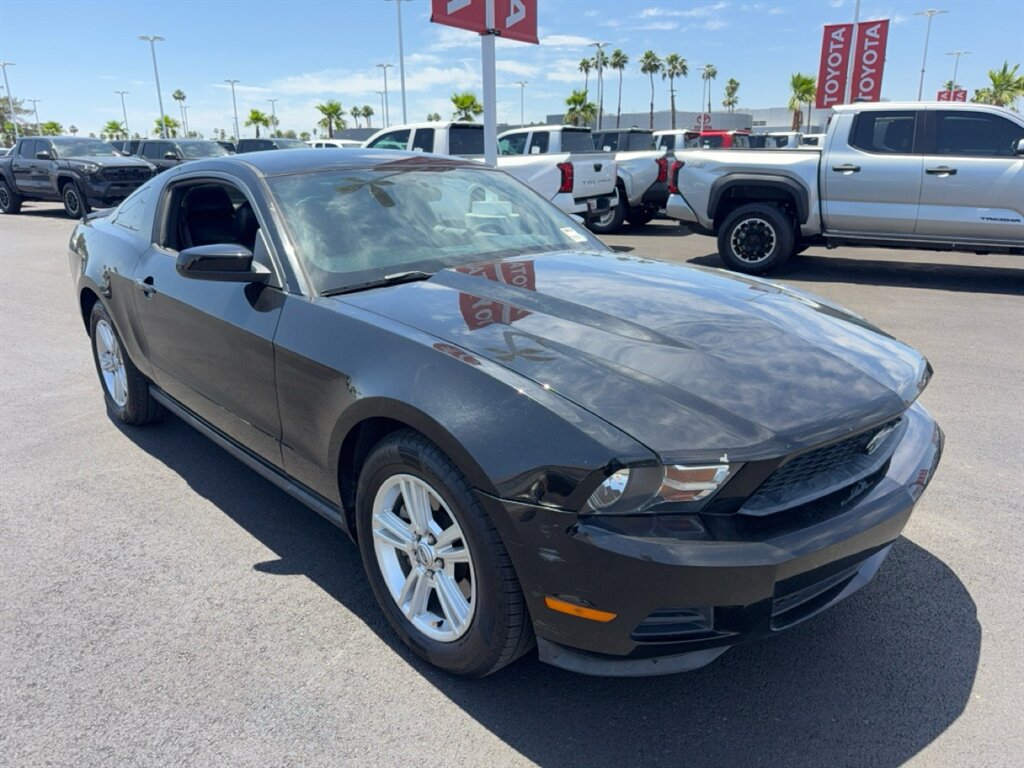 2011 Ford Mustang V6 Premium's photo