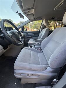 2016 Honda Odyssey SE   - Photo 6 - Riverside, CA 92505