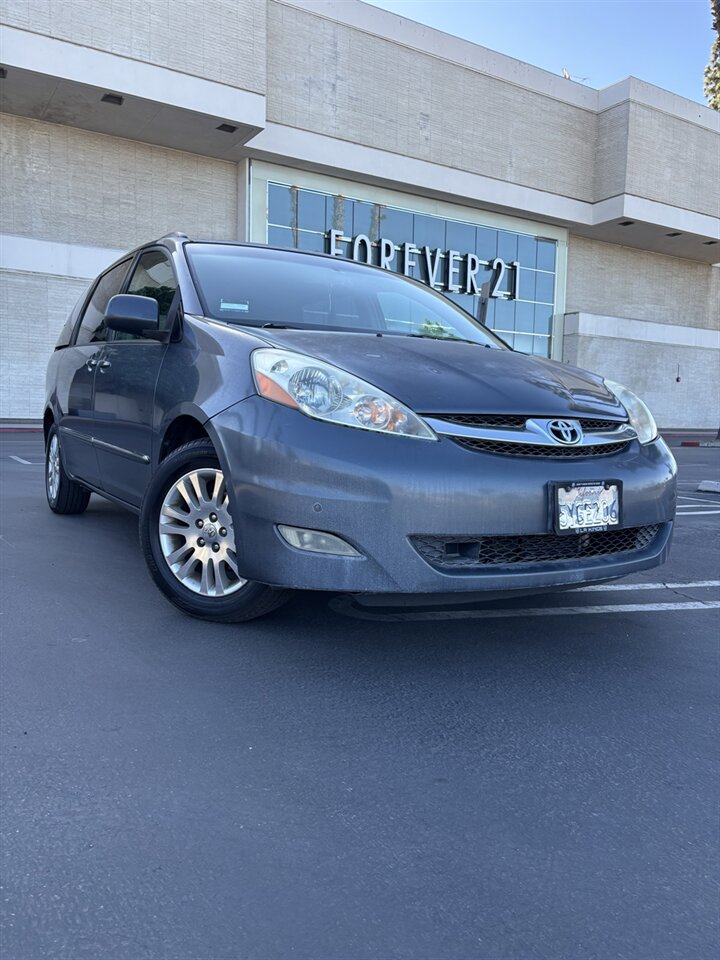 2007 Toyota Sienna XLE Limited 7-Passenger   - Photo 1 - Riverside, CA 92505