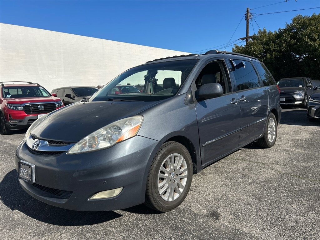 2007 Toyota Sienna XLE Limited 7-Passenger   - Photo 1 - Riverside, CA 92505