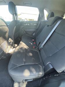 2015 Kia Sorento LX   - Photo 7 - Riverside, CA 92505