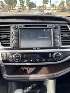 2015 Toyota Highlander XLE   - Photo 10 - Riverside, CA 92505