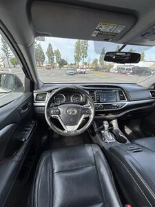 2015 Toyota Highlander XLE   - Photo 9 - Riverside, CA 92505
