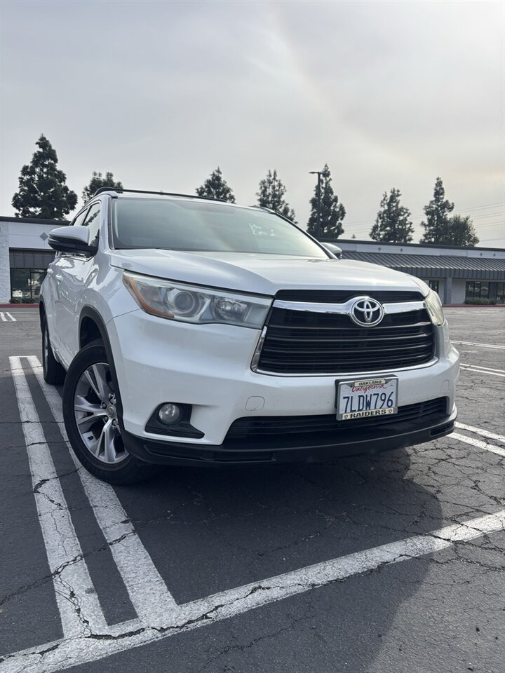 2015 Toyota Highlander XLE   - Photo 1 - Riverside, CA 92505