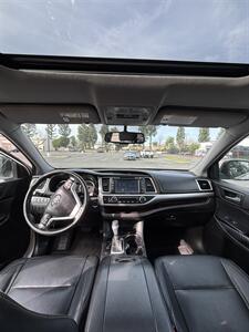 2015 Toyota Highlander XLE   - Photo 8 - Riverside, CA 92505