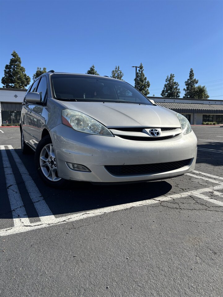 2006 Toyota Sienna XLE Limited 7 Passenger   - Photo 1 - Riverside, CA 92505