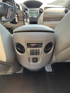 2011 Honda Pilot EX-L   - Photo 11 - Riverside, CA 92505