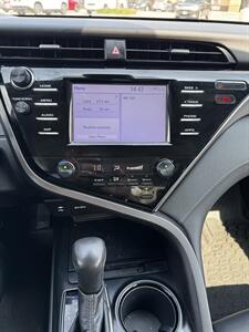 2019 Toyota Camry SE   - Photo 9 - Riverside, CA 92505