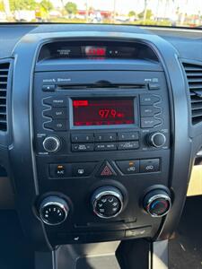 2012 Kia Sorento LX   - Photo 11 - Riverside, CA 92505