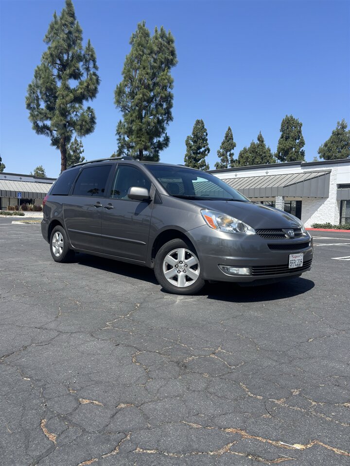2004 Toyota Sienna XLE 7 Passenger   - Photo 1 - Riverside, CA 92505