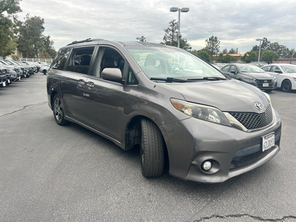 2013 Toyota Sienna SE 8-Passenger   - Photo 1 - Riverside, CA 92505