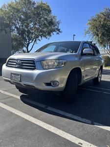 2010 Toyota Highlander Limited - Photo 2 - Riverside, CA 92505