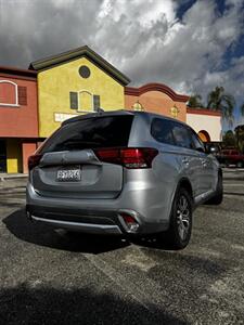 2017 Mitsubishi Outlander SE   - Photo 3 - Riverside, CA 92505