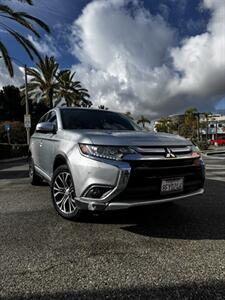 2017 Mitsubishi Outlander SE   - Photo 1 - Riverside, CA 92505