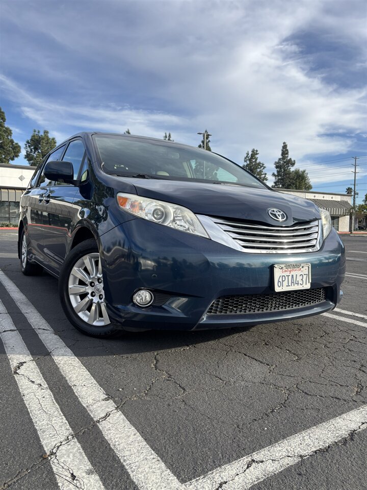2011 Toyota Sienna Limited 7-Passenger   - Photo 1 - Riverside, CA 92505