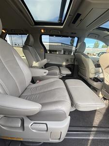 2011 Toyota Sienna Limited 7-Passenger   - Photo 11 - Riverside, CA 92505