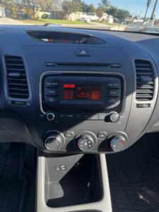 2017 Kia Forte LX   - Photo 8 - Riverside, CA 92505