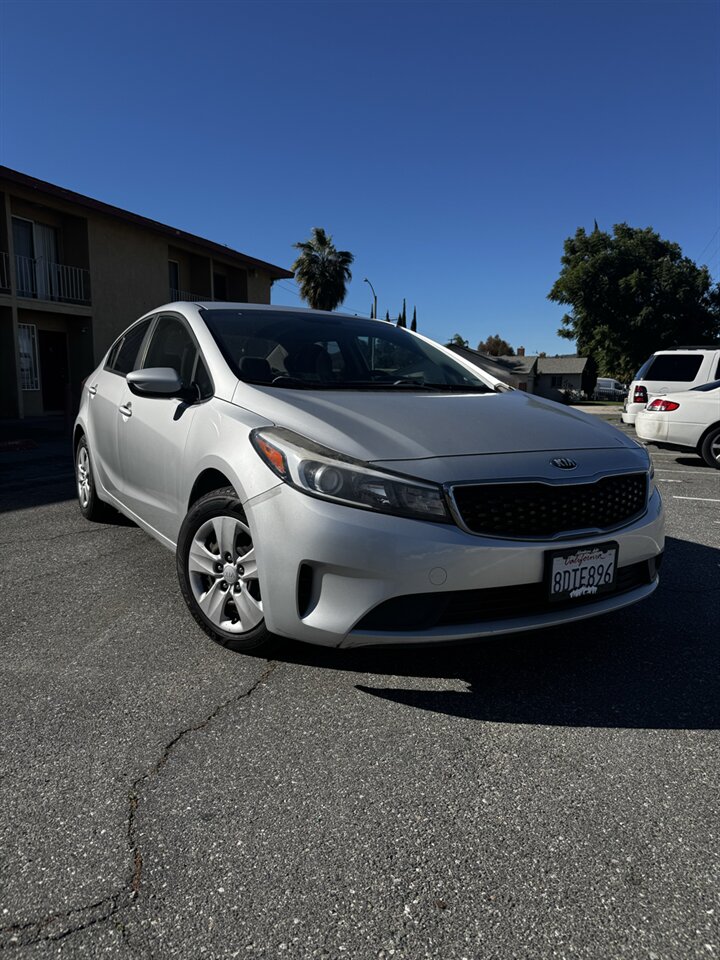 2017 Kia Forte LX's photo