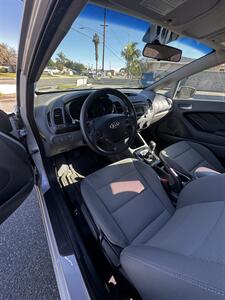 2017 Kia Forte LX   - Photo 5 - Riverside, CA 92505