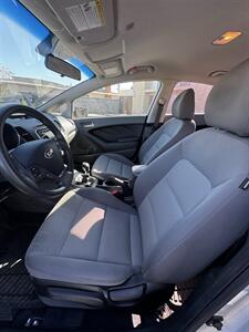 2017 Kia Forte LX   - Photo 6 - Riverside, CA 92505