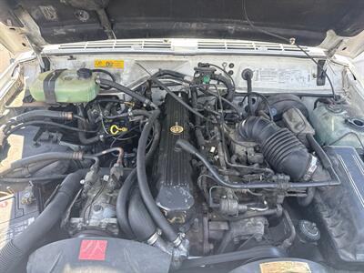 1990 Jeep Cherokee Laredo   - Photo 12 - Riverside, CA 92505