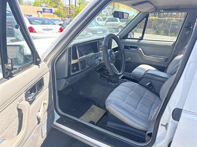 1990 Jeep Cherokee Laredo   - Photo 9 - Riverside, CA 92505