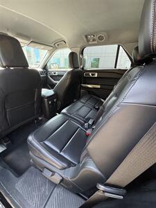2023 Ford Explorer XLT   - Photo 6 - Riverside, CA 92505
