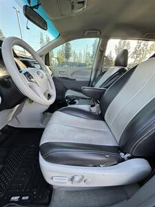 2011 Toyota Sienna LE 8-Passenger   - Photo 7 - Riverside, CA 92505