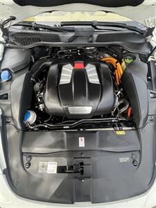 2014 Porsche Cayenne S Hybrid - Photo 16 - Riverside, CA 92505