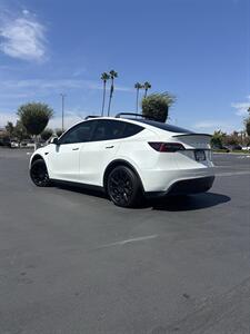 2022 Tesla Model Y Long Range 7 Passenger   - Photo 4 - Riverside, CA 92505