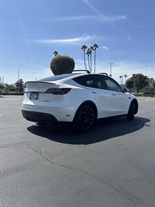 2022 Tesla Model Y Long Range 7 Passenger   - Photo 5 - Riverside, CA 92505