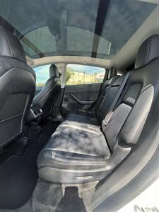 2022 Tesla Model Y Long Range 7 Passenger   - Photo 12 - Riverside, CA 92505