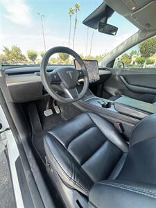 2022 Tesla Model Y Long Range 7 Passenger   - Photo 10 - Riverside, CA 92505
