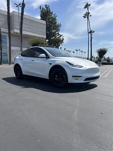 2022 Tesla Model Y Long Range 7 Passenger   - Photo 2 - Riverside, CA 92505