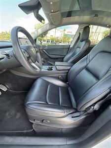 2022 Tesla Model Y Long Range 7 Passenger   - Photo 11 - Riverside, CA 92505