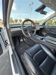 2022 Tesla Model Y Long Range 7 Passenger   - Photo 9 - Riverside, CA 92505