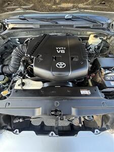 2006 Toyota 4Runner SR5 4x4 - Photo 6 - Riverside, CA 92505