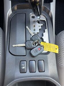 2006 Toyota 4Runner SR5 4x4 - Photo 17 - Riverside, CA 92505