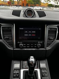 2018 Porsche Macan   - Photo 11 - Riverside, CA 92505