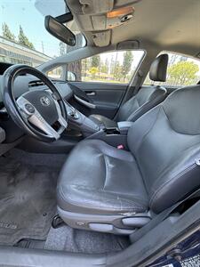 2011 Toyota Prius Four   - Photo 8 - Riverside, CA 92505