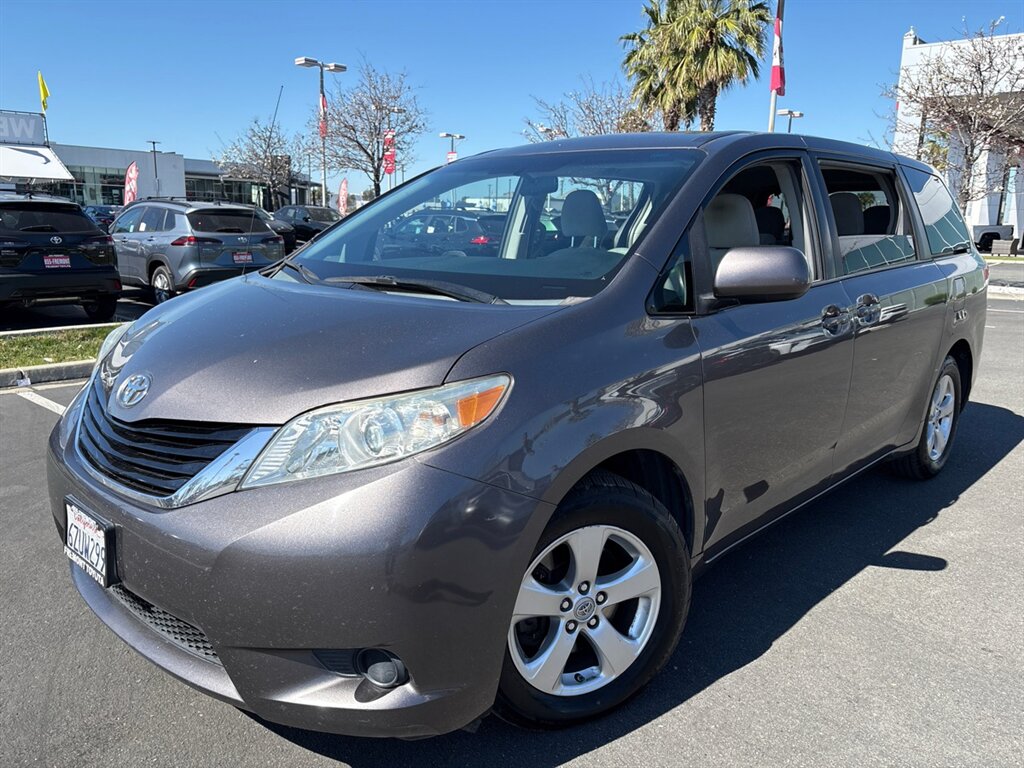 2012 Toyota Sienna LE 8-Passenger   - Photo 1 - Riverside, CA 92505