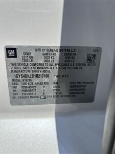 2017 Cadillac Escalade Platinum 4WD - Photo 7 - Riverside, CA 92505